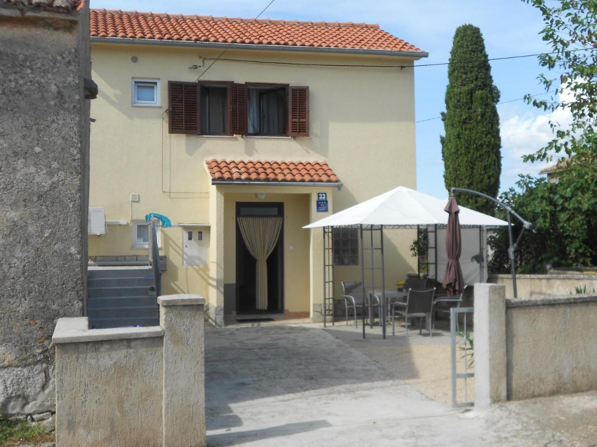 Holiday Home Mery By El-Pi Tours Malinska Exterior photo