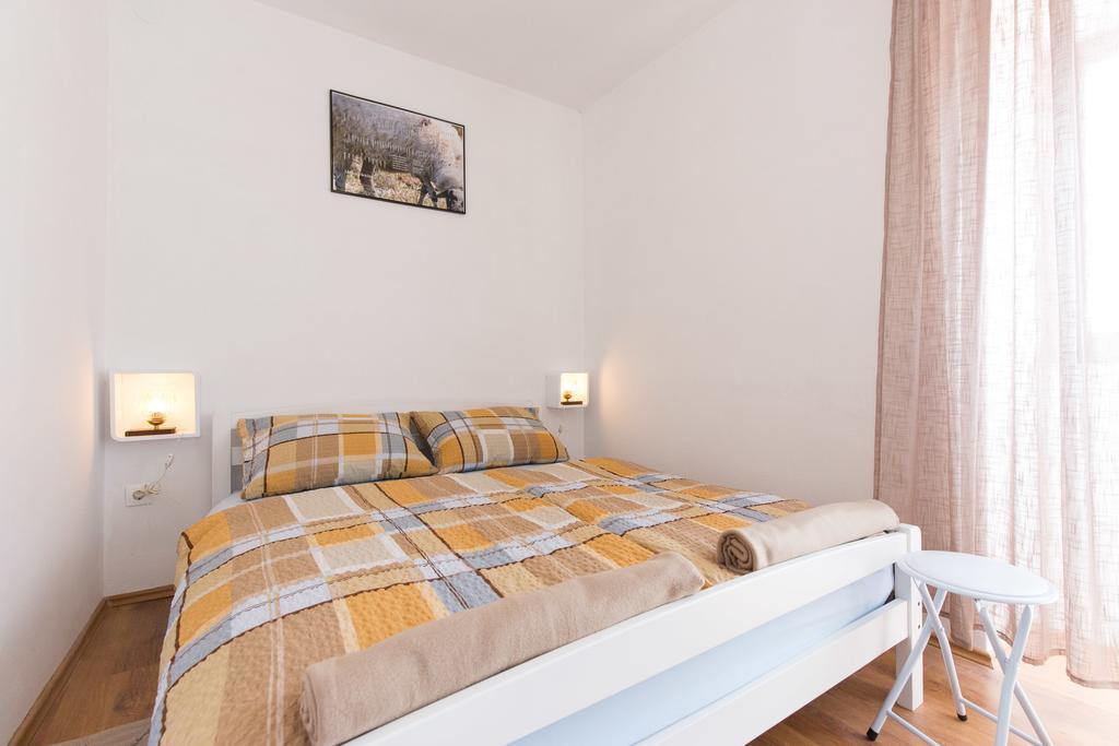 Holiday Home Mery By El-Pi Tours Malinska Exterior photo